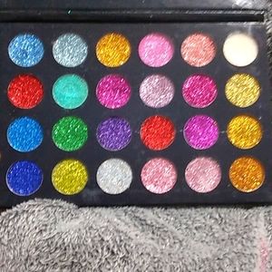 Glitter pallet